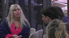 Un'analisi su Marco e le discussioni in Casa