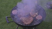 I VIP si concedono una cena al barbecue