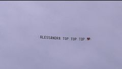 "Alessandra top top top": tanto amore per Alessandra dai fan