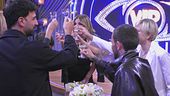 I VIP celebrano la serata con un brindisi speciale
