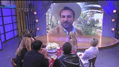 Cena tra sorprese: arrivano i videomessaggi degli ex concorrenti