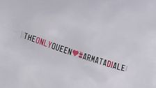 "The only queen #armatadiale": vola un aereo per Alessandra