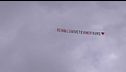 Un aereo di coppia: "Ren&Lu vivetevi no paure"