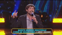 Simon canta "Fai rumore"