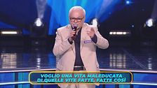 Valentino canta "Vita spericolata"