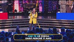 Valentina canta "Sarà perchè ti amo"