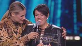 Elena è la regina del Super Karaoke della prima puntata