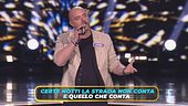 Stefano canta "Certe notti"