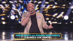 Stefano canta "Certe notti"