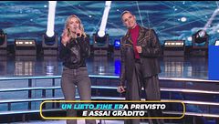 Beatrice canta "Non ti scordare mai di me"