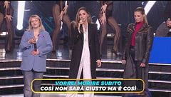 Anna Tatangelo e Cristina cantano "Ragazza di periferia"