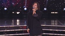 Serena Brancale canta "Qui con me"