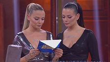 Antonio sceglie le Vero o Falso dal salottino