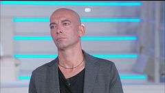 Lunedì 21 settembre, Canale 5