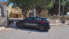 Trapani, tenta di accoltellare professore a scuola
