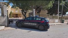 Trapani, tenta di accoltellare professore a scuola