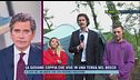 La giovane coppia che vive in una tenda nel bosco a Canegrate