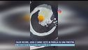 Caldo record, uova e carne cotte in padella su una finestra