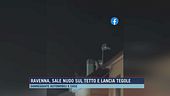 Ravenna, sale nudo sul tetto e lancia tegole