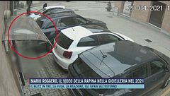Mario Roggero, il video della rapina nella gioielleria nel 2021