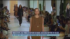 Moda estate, dal pareo ai costumi da bagno, ecco cosa mettere in valigia