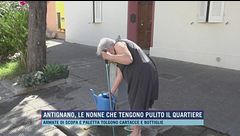 Antignano, le nonne che tengono pulito il quartiere