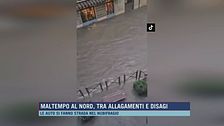 Maltempo al nord, la auto si fanno strada nel nubifragio