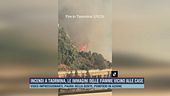 Incendi a Taormina, le immagini delle fiamme vicino alle case