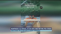 Nubifragio a La Spezia, c'è chi deve fare rafting per strada