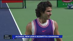Alcaraz, il nuovo look non basta: è out a Shanghai