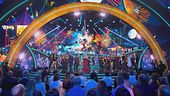 Il finale della prima puntata sulle note di "Maracaibo"
