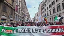 I giovani in piazza: "Ci negano il futuro"