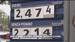 Dopo 15 giorni di sconti, la benzina ancora in altalena