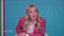 Giorgia Meloni si rimbocca le maniche