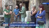 L'accumulatrice Maria sepolta dai rifiuti: coperte e cibi scaduti