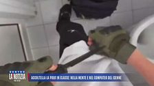 Accoltella la prof in classe: nella mente e nel computer del 13enne