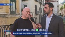 Accoltellata alle spalle da uno sconosciuto, è caccia all'uomo