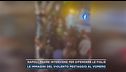 Napoli, padre interviene per difendere le figlie
