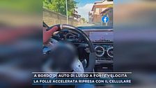 A bordo di auto di lusso a forte velocità