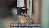 Torino, danneggiano scuola con estintoti e spranghe