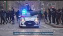 Scontri in piazza, tra proteste e saccheggi nei negozi di Milano