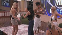 Alta tensione tra Carmen e Valeria