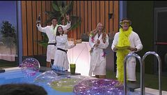 Un pool party a sorpresa per i 4 VIP in Backstage