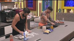 Alex Belli in cucina: gnocco fritto per tutti i VIP