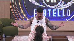 Danto si trasforma per sedurre Carmen