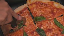 Pizza a pranzo per gli inquilini
