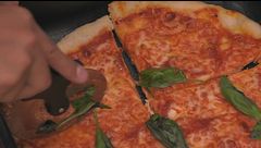 Pizza a pranzo per gli inquilini