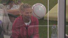 Giulia racconta le sue impressioni a Marina e Andreas