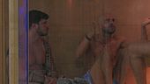 Alex si confronta con Jonathan per chiarire i suoi dubbi