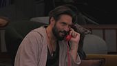Una telefonata poliglotta per Alex